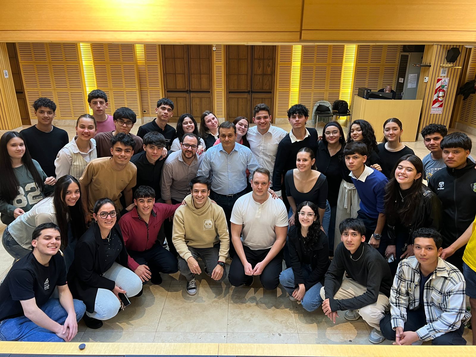 Reunión con líderes estudiantiles: Oscar Herrera Ahuad fortaleció el diálogo con jóvenes misioneros - Imagen principal